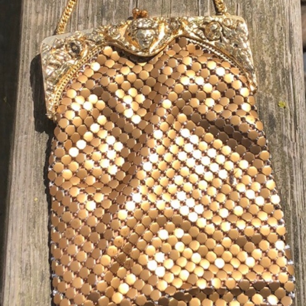 🎉Vintage Whiting & Davis gold mesh purse🎉